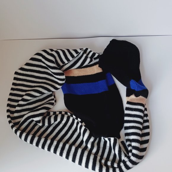 White, black, blue and tan scarf. Lightweight sweater.r material. - Picture 6 of 6